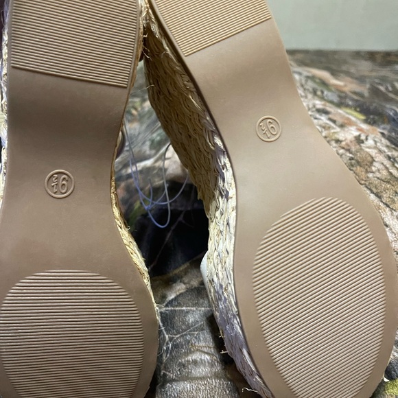 Universal Thread Wedges - Picture 4 of 4